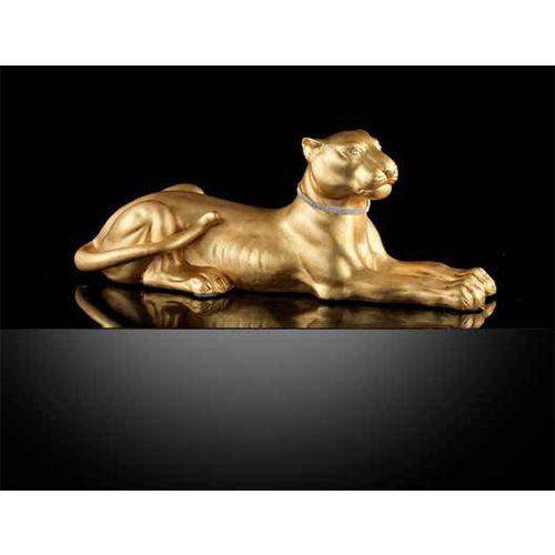 Львица в позолоченном ошейнике Swarowsky